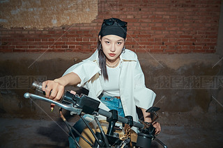 Tڏ(f)Ħ܇(ch)ϵĕr(sh)ЁŮ