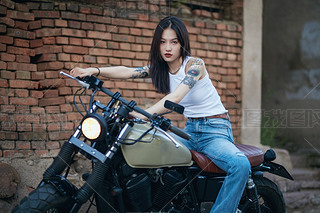 Tڏ(f)Ħ܇(ch)ϵĕr(sh)ЁŮ