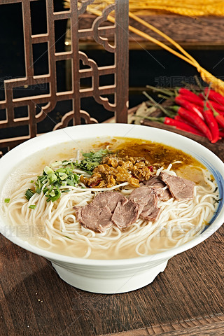 ţ