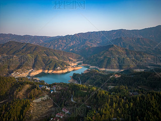 ɽˮ(k)ɽGˮȻL(fng)⺽ĈD