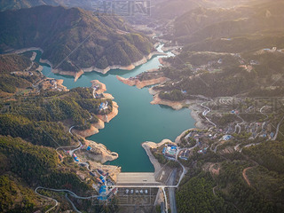 ɽˮ(k)ɽGˮȻL(fng)⺽ĈD