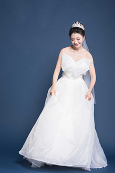 穿婚纱作品_鞠婧祎穿婚纱的照片(2)