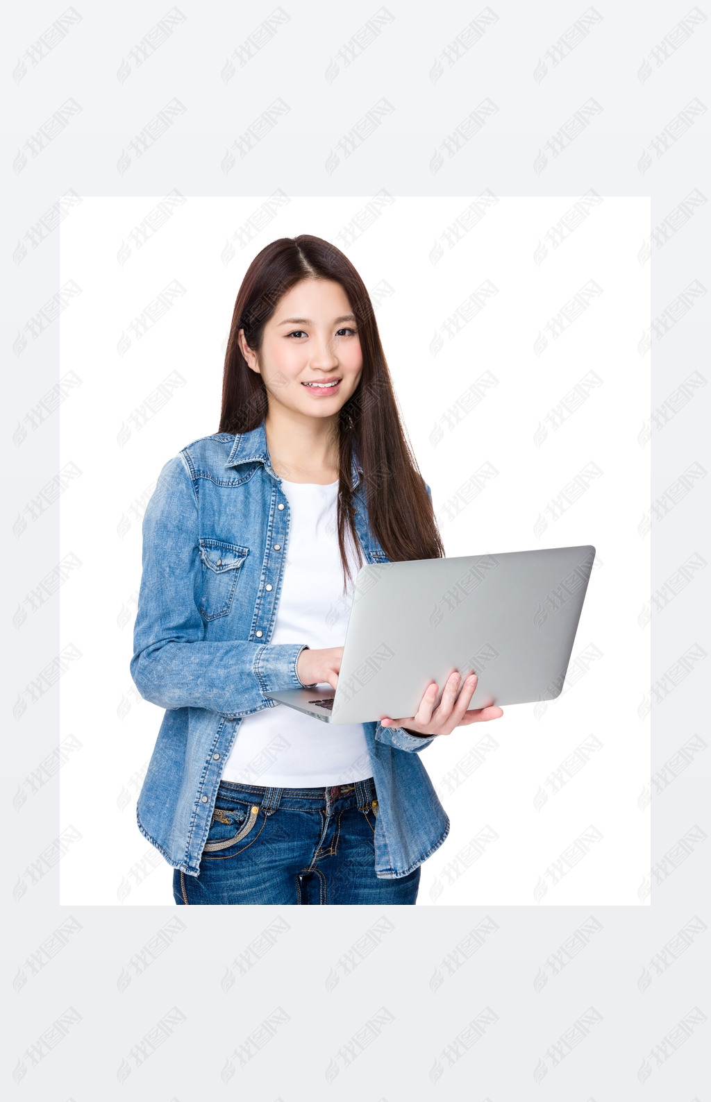 Asian young woman using the notebook computer