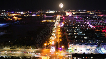 4k延时拍摄灯火阑珊的城市夜景及月亮升起