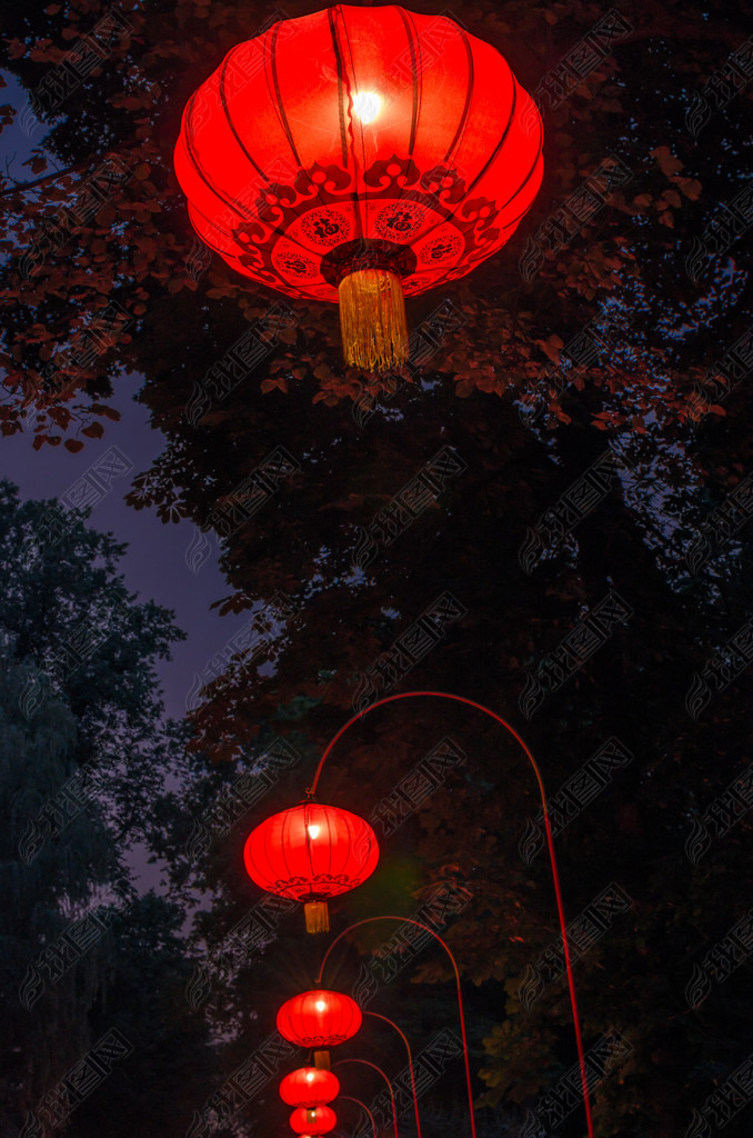 chinese lanterns in Lazienki Park