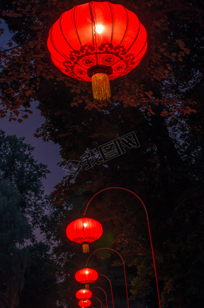 chinese lanterns in Lazienki Park