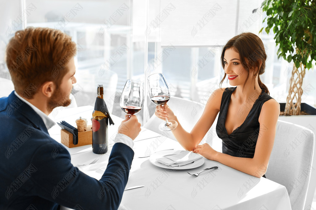 Celebration. Romantic Couple In Love Cheering, Having Dinner. Re