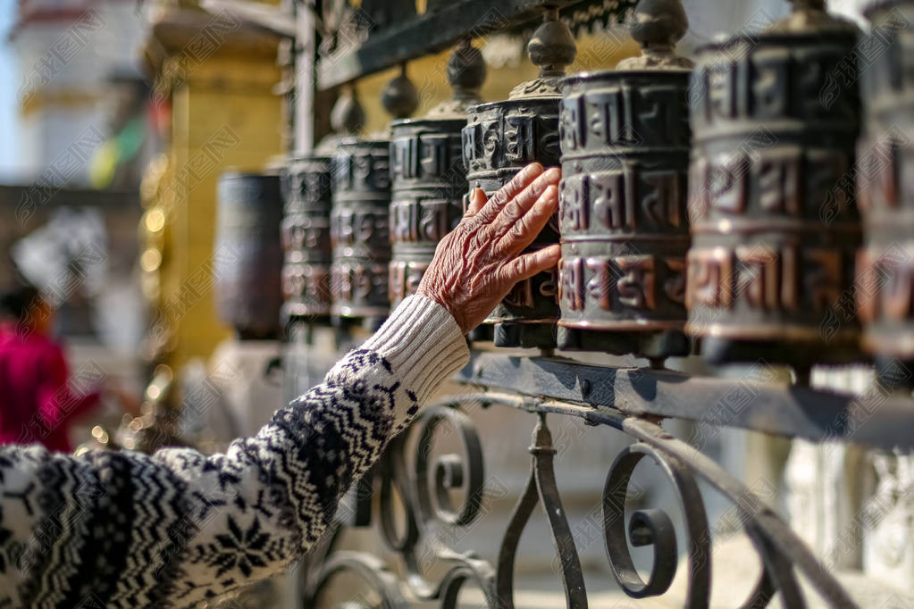  swayambhunath stupa ߵĸŮ