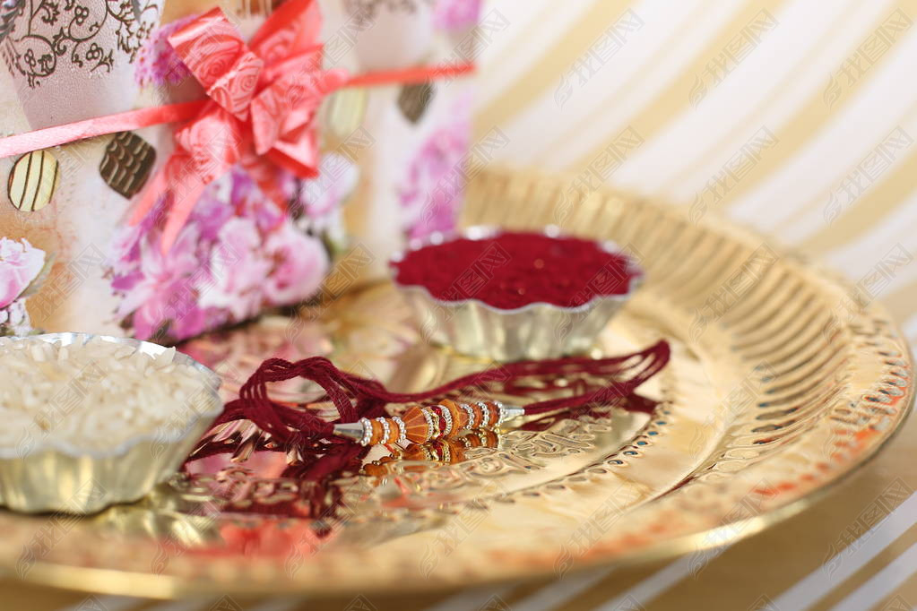 ӡȽڣRaksha BandhanŵRakhi  Rice GrainsKumkum ӡȴͳֵܽü䰮.