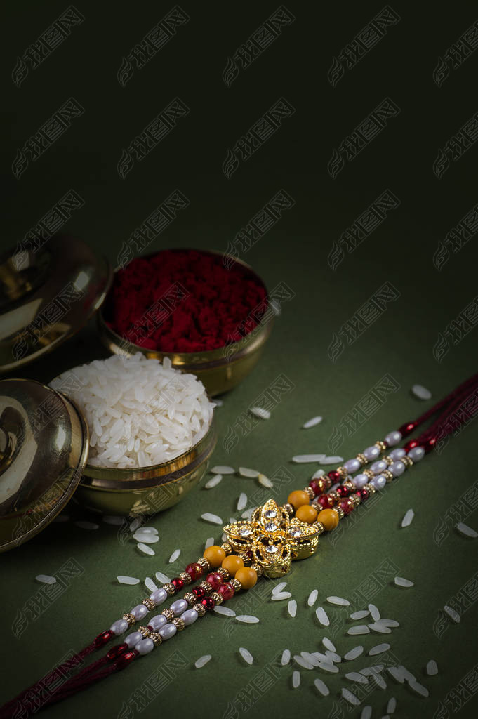 ӡȽڣRaksha BandhanŵRakhi  Rice GrainsKumkum ӡȴͳֵܽü䰮.