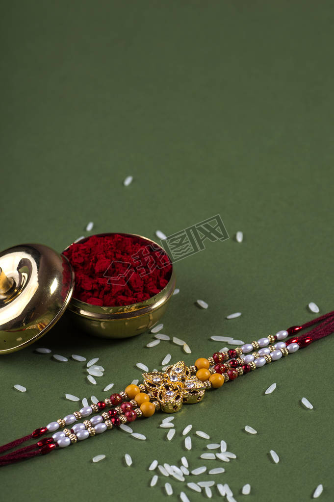 ӡȽڣRaksha BandhanŵRakhi  Rice GrainsKumkum ӡȴͳֵܽü䰮.