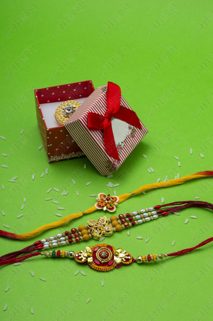 Raakhi ʺֵ֮ʸӡȽ Rakhi ڱ.