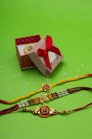 Raakhi ʺֵ֮ʸӡȽ Rakhi ڱ.