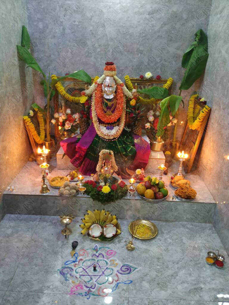 Vara Mahalakshmi VrataڼLakshmiŮװΡĽΪ˰ϣŮVaralakshmiǸɡPuja done by women in the K