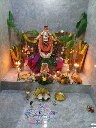 Vara Mahalakshmi VrataڼLakshmiŮװΡĽΪ˰ϣŮVaralakshmiǸɡPuja done by women in the K