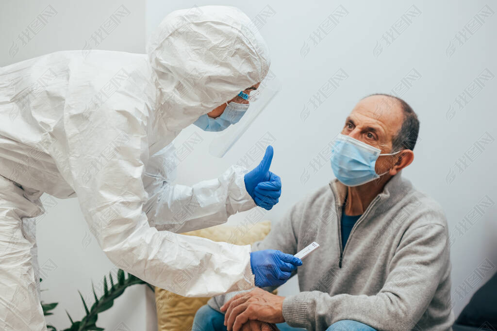 PPEֵ֡ıרҵԱչʾCovid-19Խһμҷжһλ겡˽пԭ.Coronavirusв.