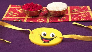 ӡȽڣRaksha BandhanŵRakhi  Rice GrainsKumkum ӡȴͳֵܽü䰮.