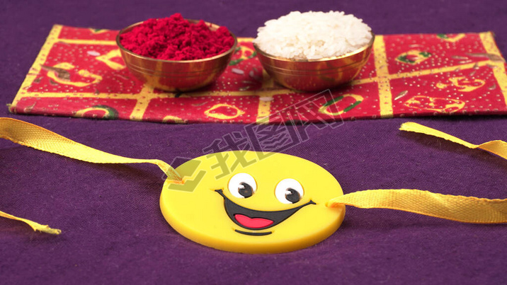 ӡȽڣRaksha BandhanŵRakhi  Rice GrainsKumkum ӡȴͳֵܽü䰮.