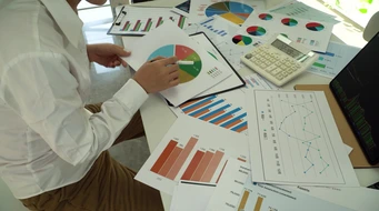 �о���ҵ���񱨱�������ͼ���İ���.mp4