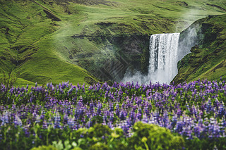 冰岛乡下庄严的Skogafoss瀑布美景，欧洲最著名的自然地标