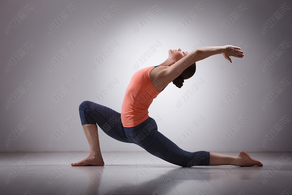 ٤ŮϰAnjaneyasana