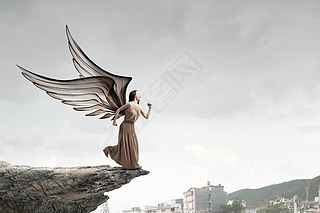 天使女孩的魅力与翅膀