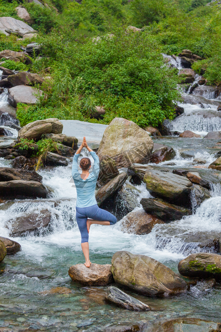 ٲŮ٤Vrikshasana