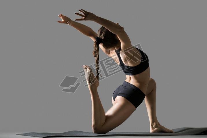 Anjaneyasana variation yoga