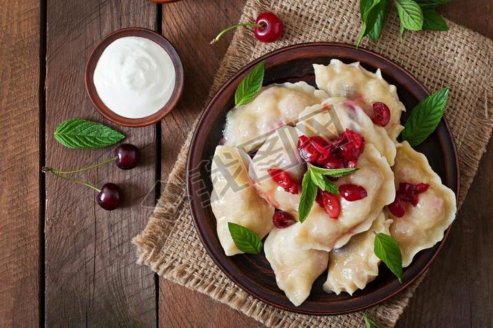 dumplings with cherries and lees