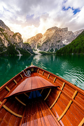 λյ޶DolomitesɽBraiesҲΪPragser WildseeLago di Braies ĵطɽе͵ľԶ㼰̽.