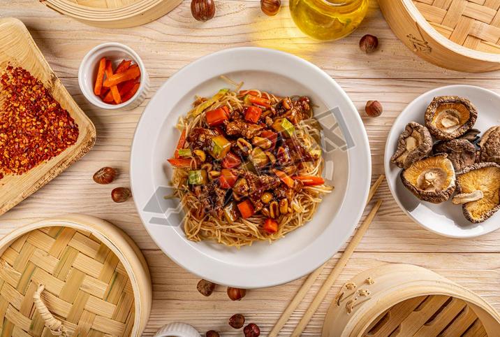 Slices of pork in spicy brown sauce with noodles, Chinese main course