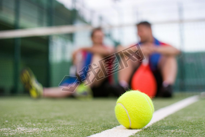 friends playing paddle tennis