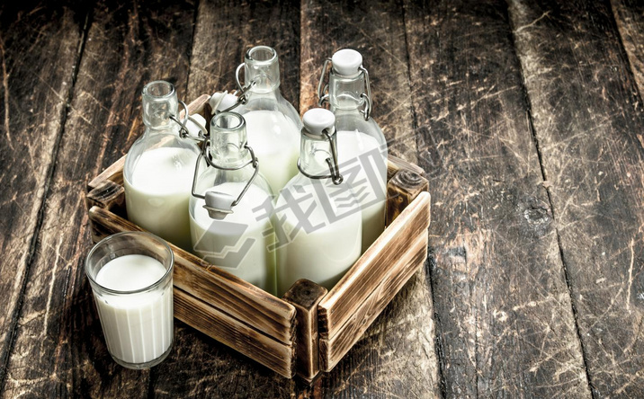 Bottles with fresh milk in a box.