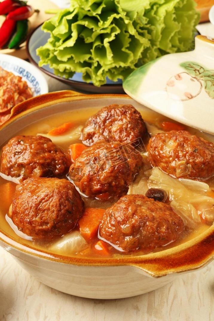 Braised pork balls in soy sauce