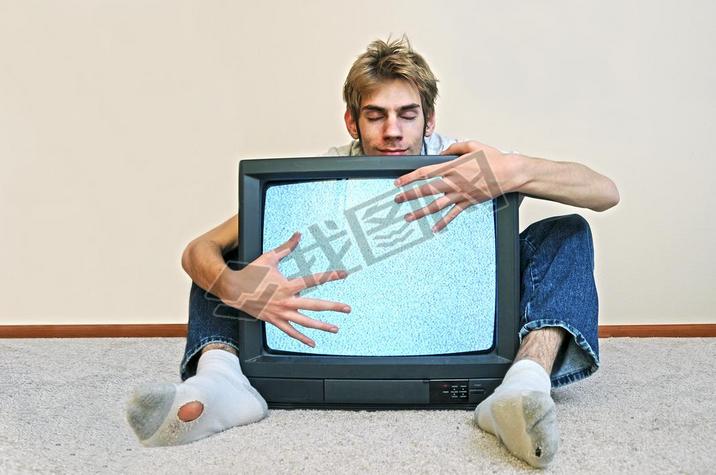 man kramar sin tv