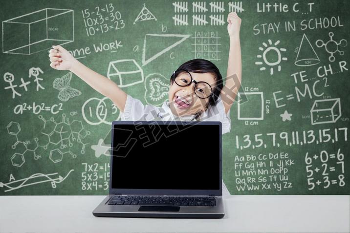 Kid celebrate her achievement with laptop in class