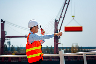 stevedore, loading master, port captain or supervisor in charge of command working on board the ship