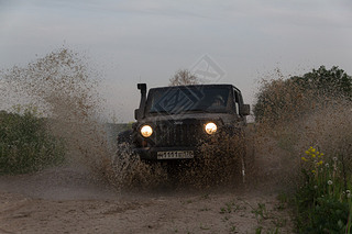 ŵ޵ݣ˹2015  8  3 գŵ޵µũ· Jeep  Jeep ǽյرյ·˶;