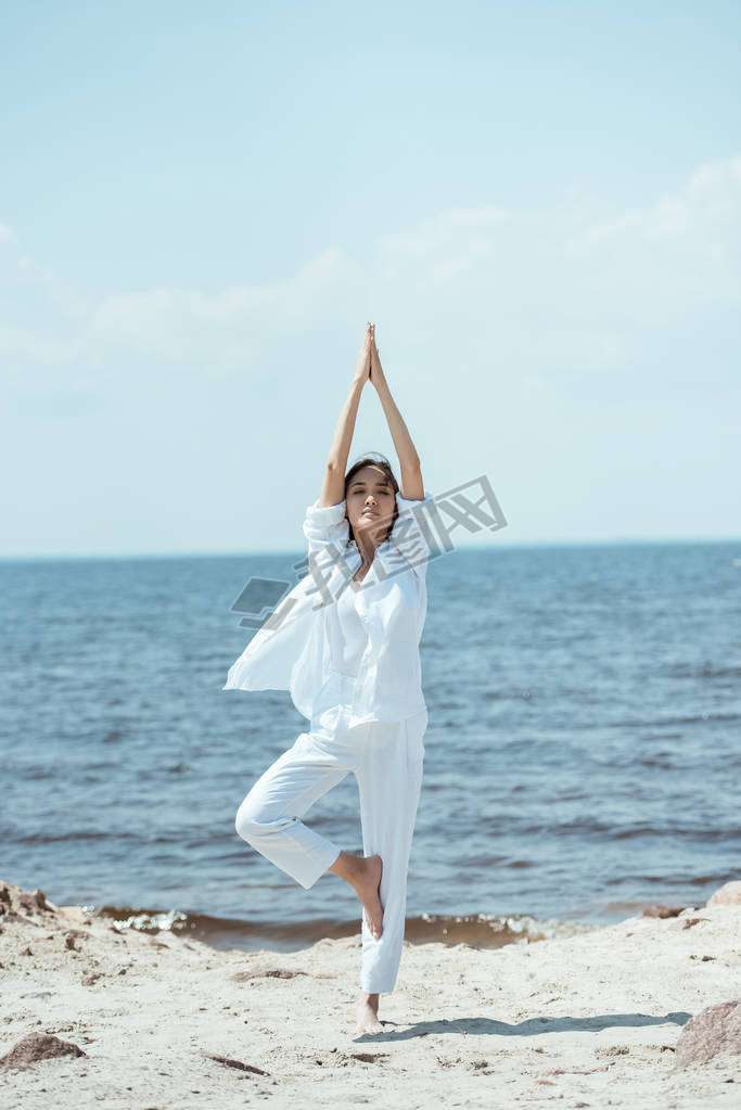 ޸Ůվʽ vrikshasana (̬) ں̲ɺ 