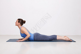 ˶ʺ٤Ů٤ʽ bhujangasana