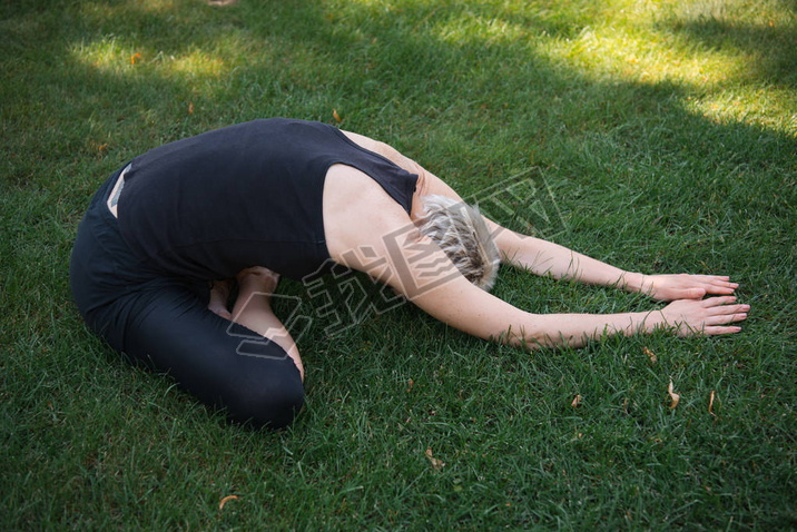 Ůڹ԰ݵϰ٤Ĳ (Balasana)