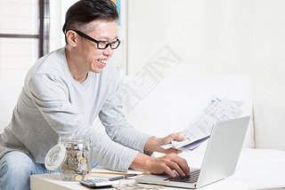 Paying bills online using computer