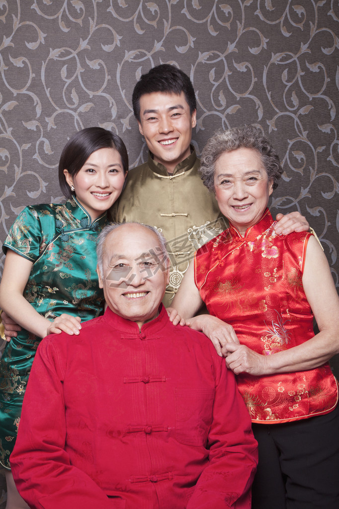 familjeportr?tt i kinesiska traditionella kl?der