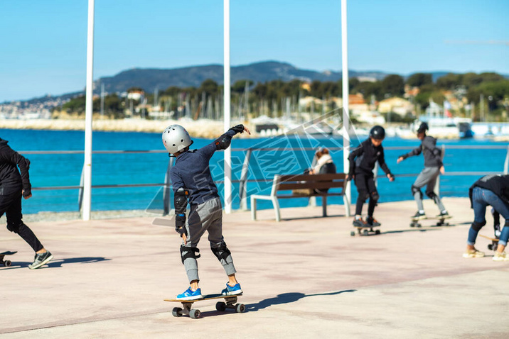 Saint-Cyr-sur-mer̰ϻϵĶͯ.