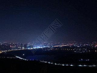 城市公路夜景远观风景图.jpeg