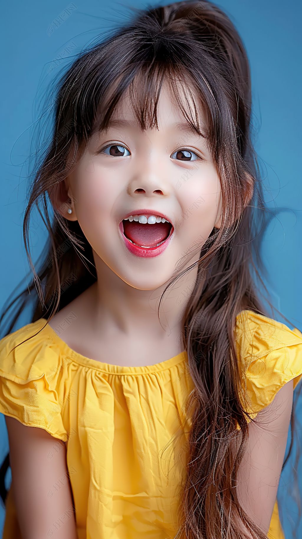 原创可爱开心活泼微笑小孩童年儿童表情玩耍-版权可商用