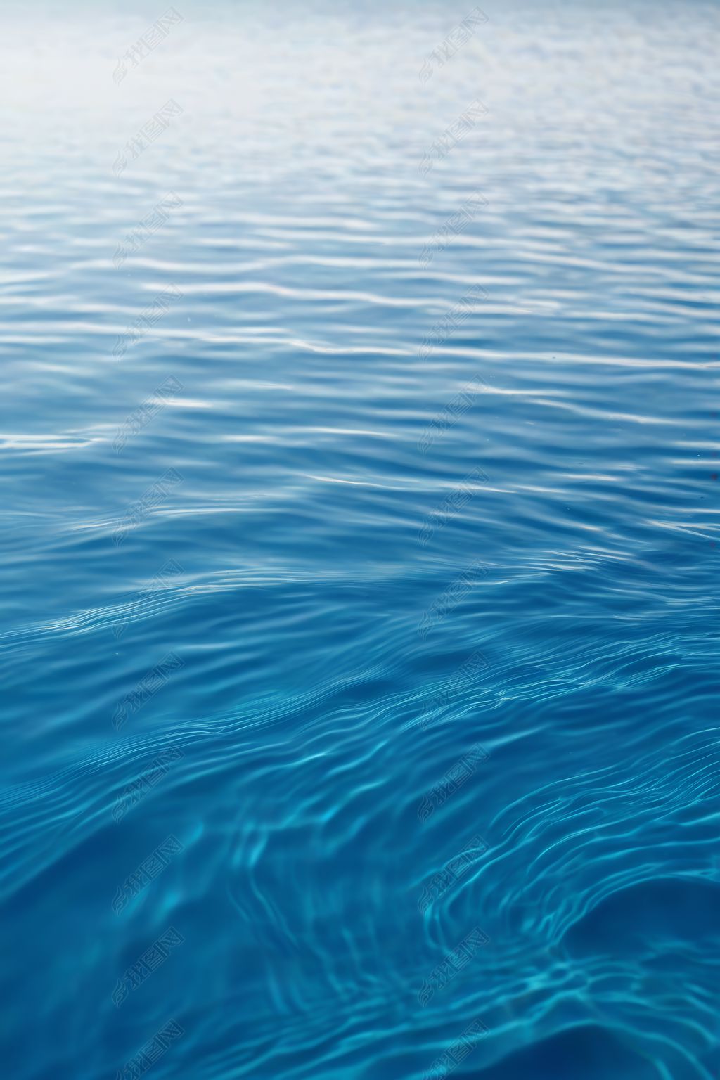 原创蓝色水面的特写带有波纹高清图片