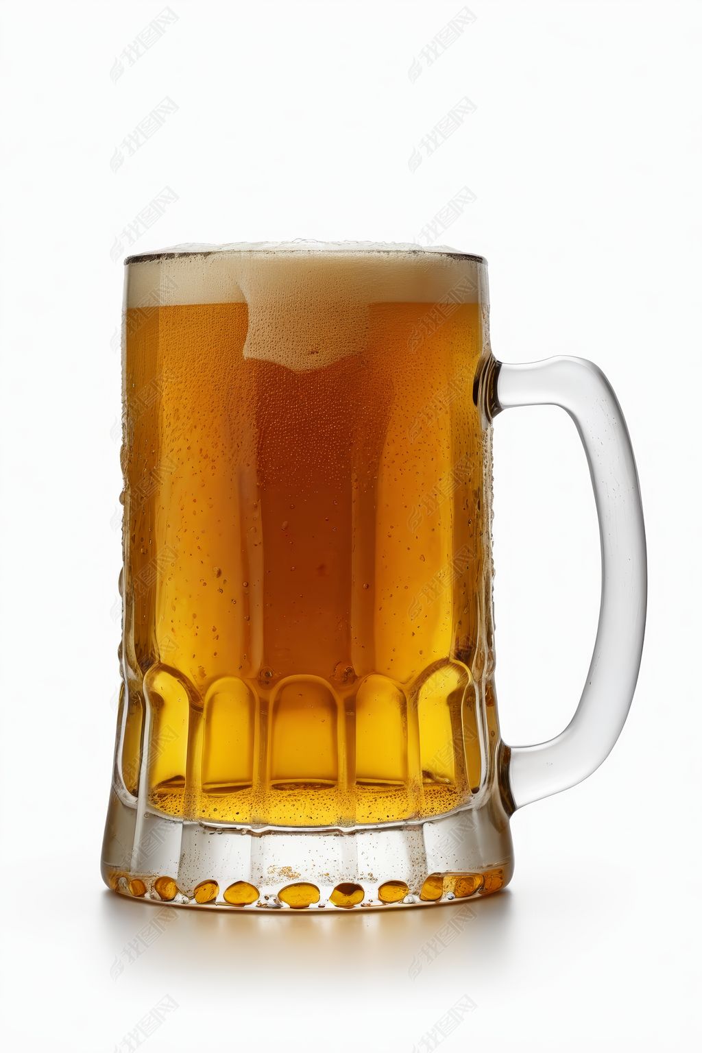 原创一杯白色背景的啤酒高清图片