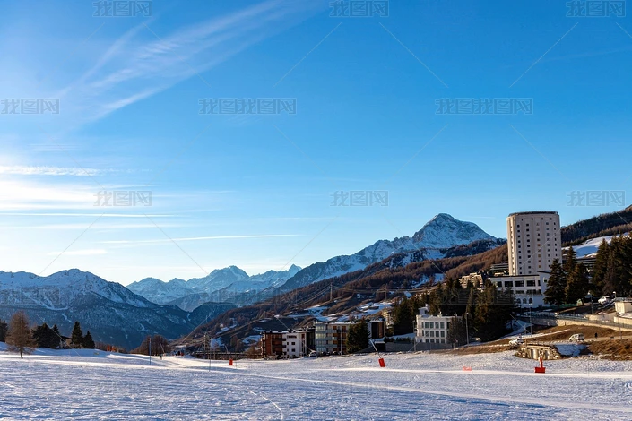 ѩɽ�µĻ�ѩ�ȼٴ���Ƭ����ͼƬ�ز�