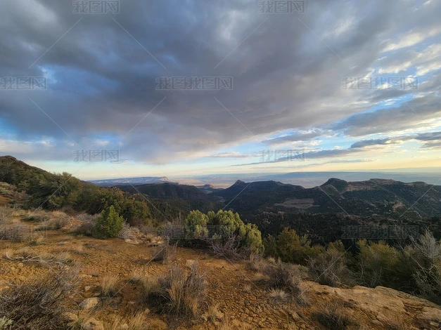 ɽ���ƺ�ĺɫ�����Ƭ����ͼƬ�ز�